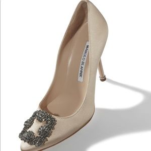 Champagne Satin Jewel Buckle Pumps 🔥🔥🔥🔥